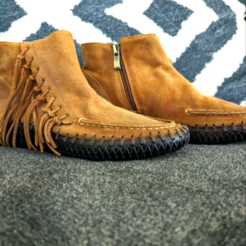 Antelope moccasin booties size 38